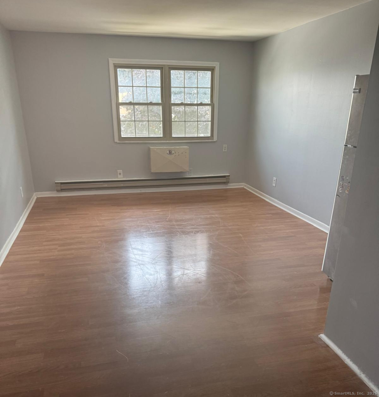 Rental Property at Oak Street 32, Bridgeport, Connecticut - Bathrooms: 1 
Rooms: 2  - $1,250 MO.