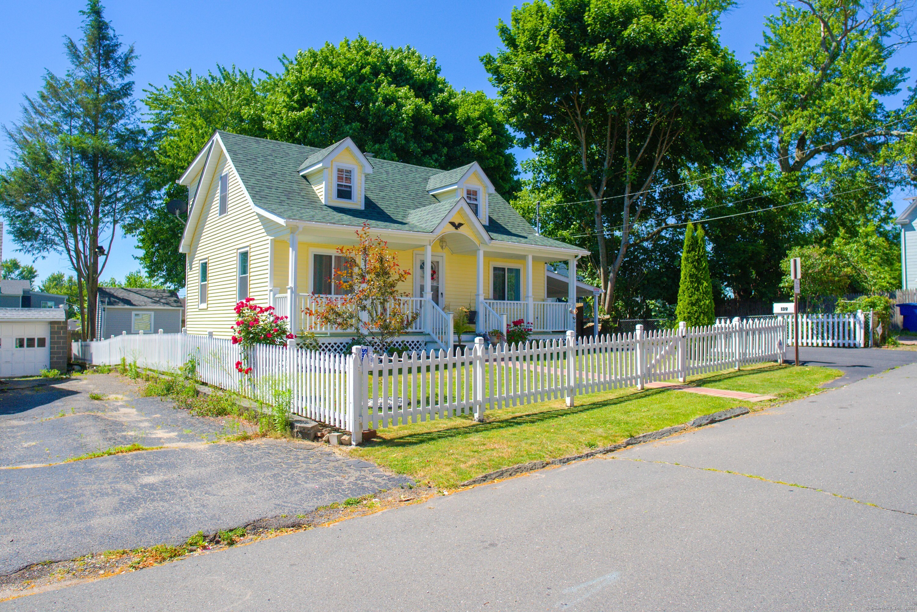 View Waterbury, CT 06708 house