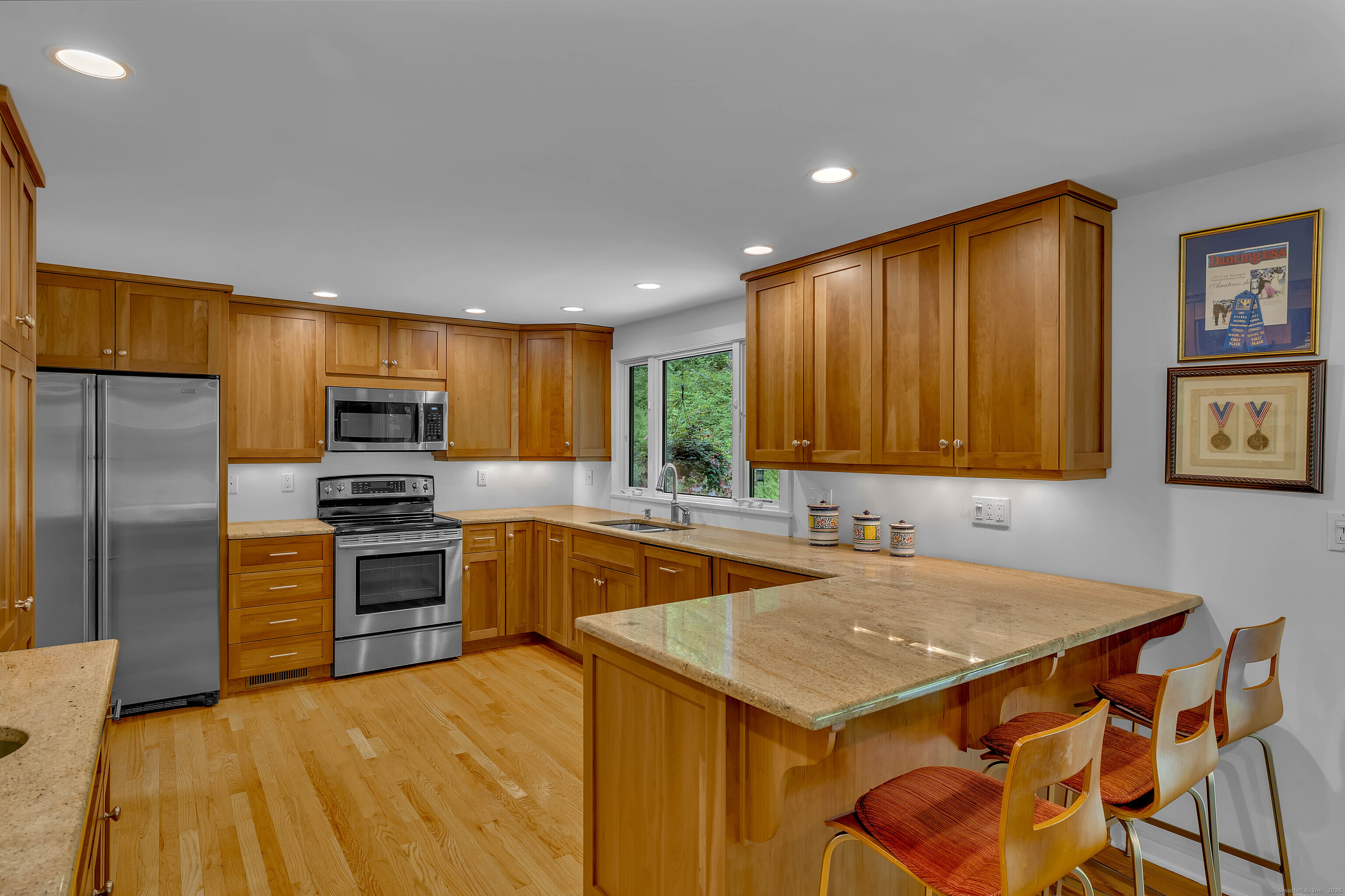 Madison, Connecticut 06443, United States, 3 Bedrooms Bedrooms, ,2 BathroomsBathrooms,Residential,Active,147390