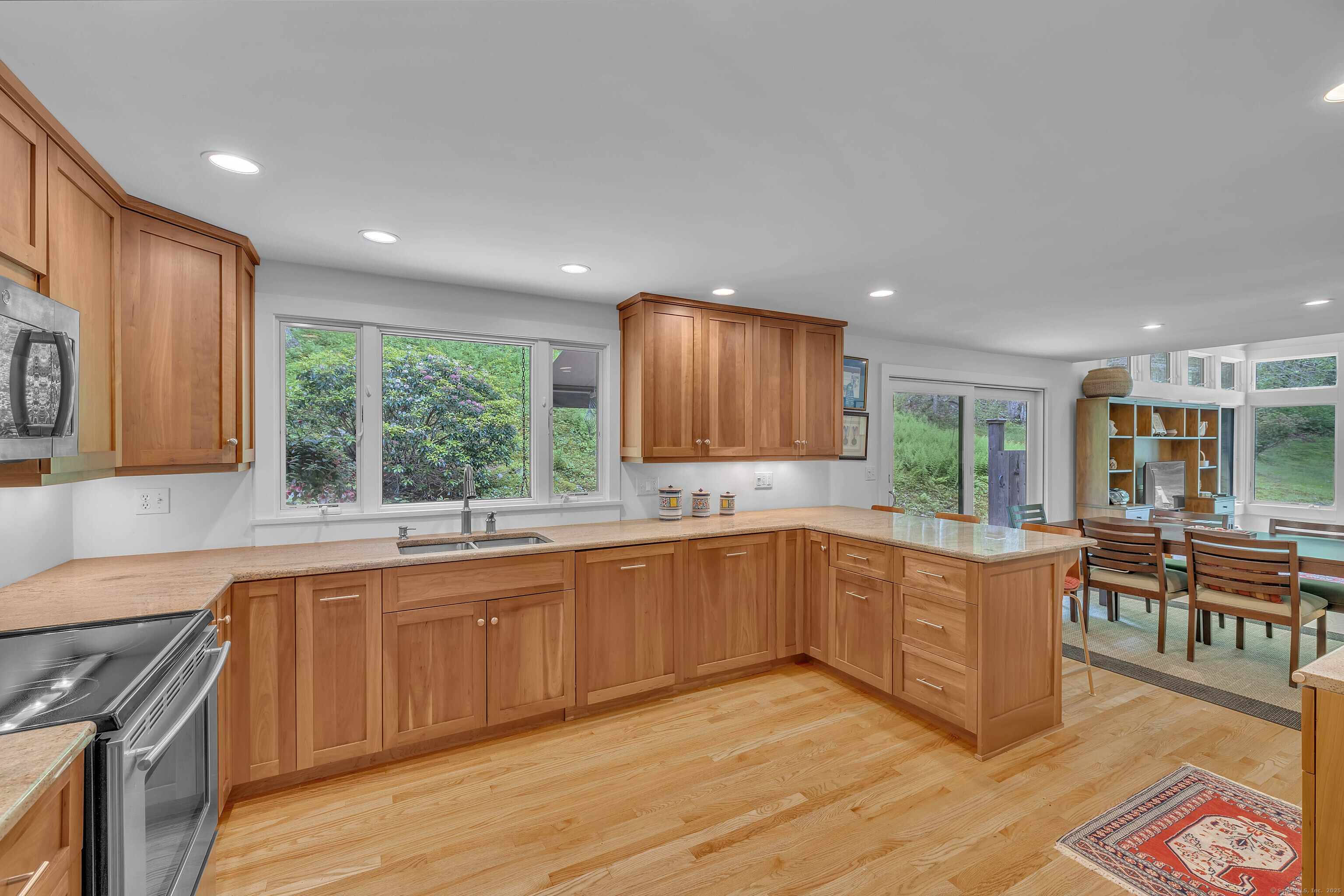 Madison, Connecticut 06443, United States, 3 Bedrooms Bedrooms, ,2 BathroomsBathrooms,Residential,Active,147390