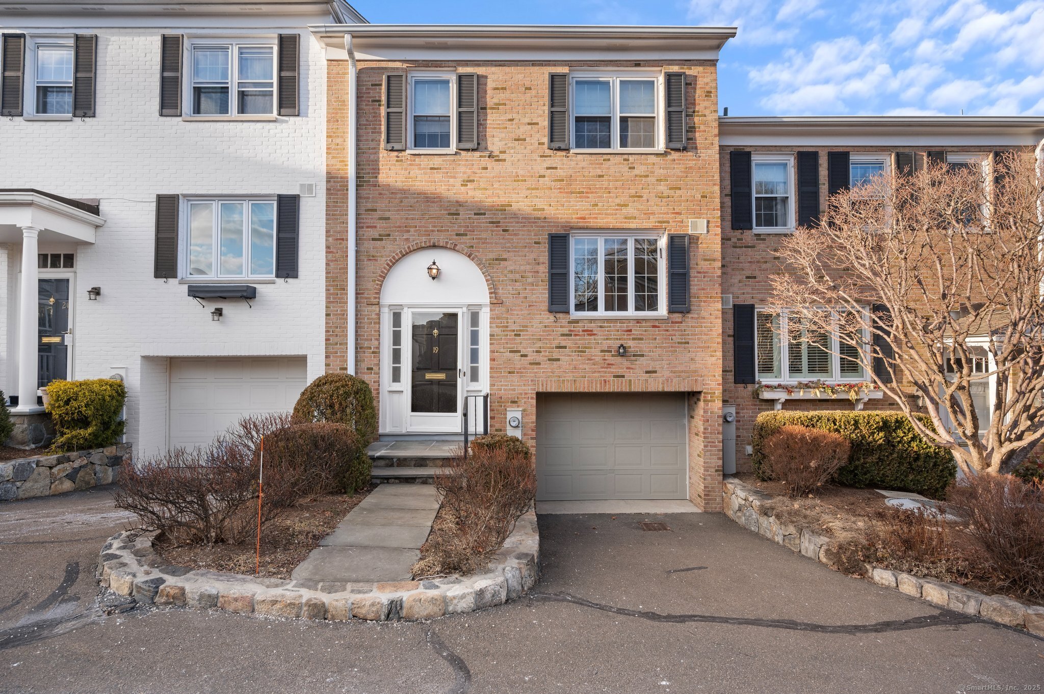 Main Street Apt 19, New Canaan, Connecticut - 2 Bedrooms  
3 Bathrooms  
6 Rooms - 