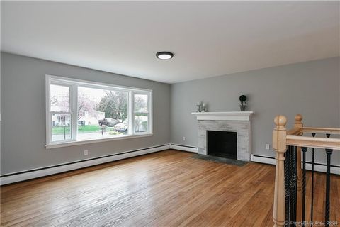 Tiny photo for 10 N Cobblers Court, East Lyme, CT 06357 (MLS # 24137349)