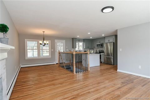 Tiny photo for 10 N Cobblers Court, East Lyme, CT 06357 (MLS # 24137349)