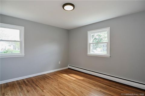 Tiny photo for 10 N Cobblers Court, East Lyme, CT 06357 (MLS # 24137349)