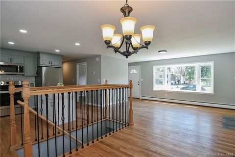 Tiny photo for 10 N Cobblers Court, East Lyme, CT 06357 (MLS # 24137349)