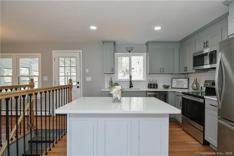 Tiny photo for 10 N Cobblers Court, East Lyme, CT 06357 (MLS # 24137349)