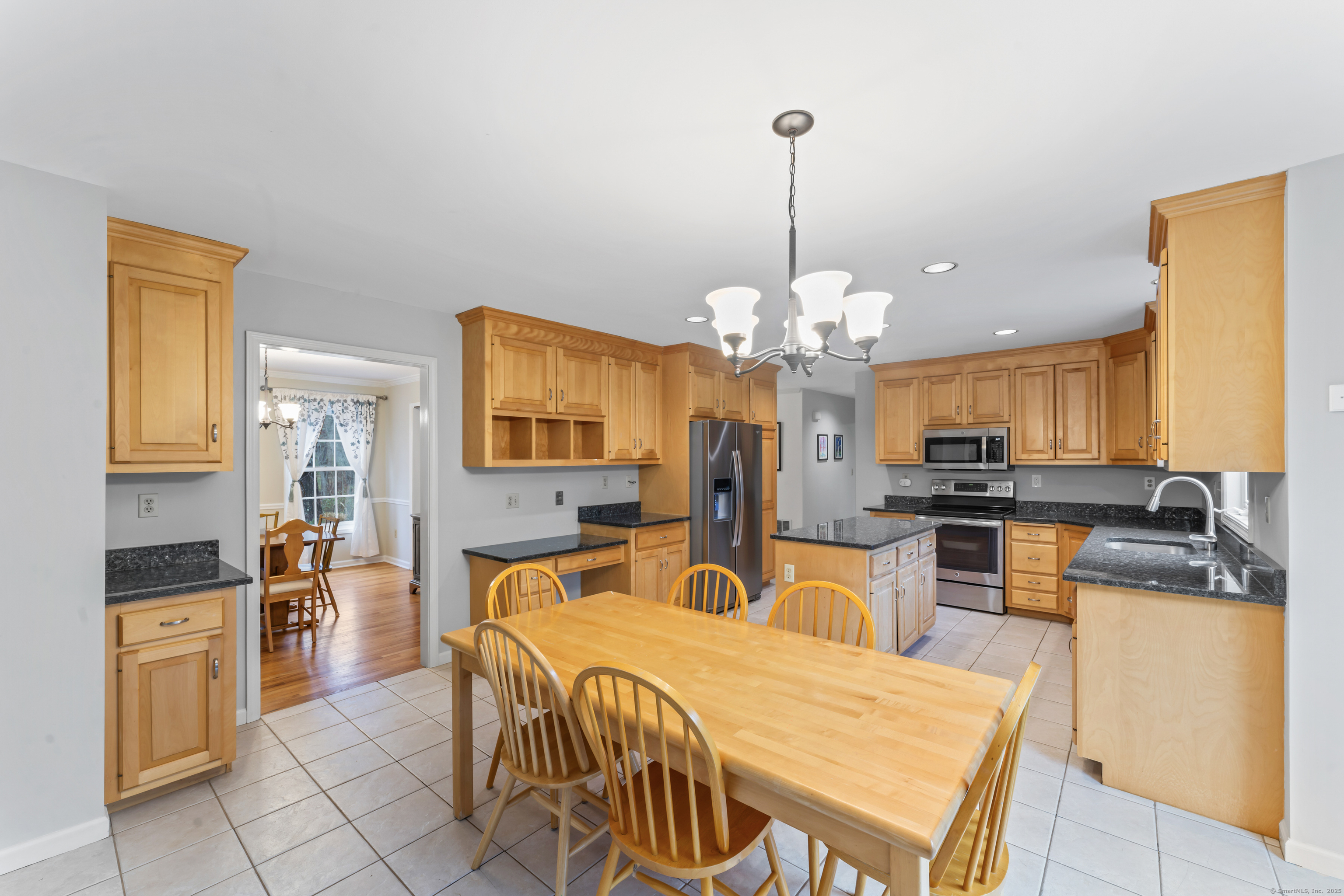 15 Kelly Court, Newtown, Connecticut image 3