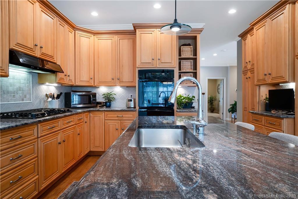 33 Old Field Hill Road 12