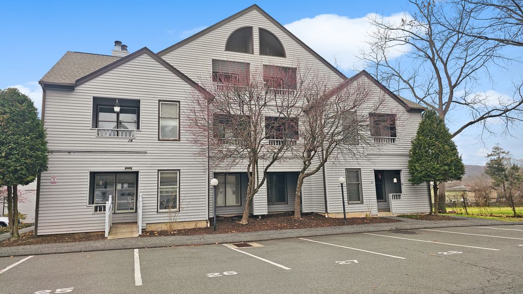 Photo of 20 Raymond Place #3-14B, Danbury, CT 06810 (MLS # 24143951)