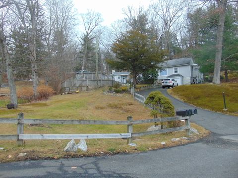 Photo of 10 Old Waterbury Road, Middlebury, CT 06762 (MLS # 24143678)