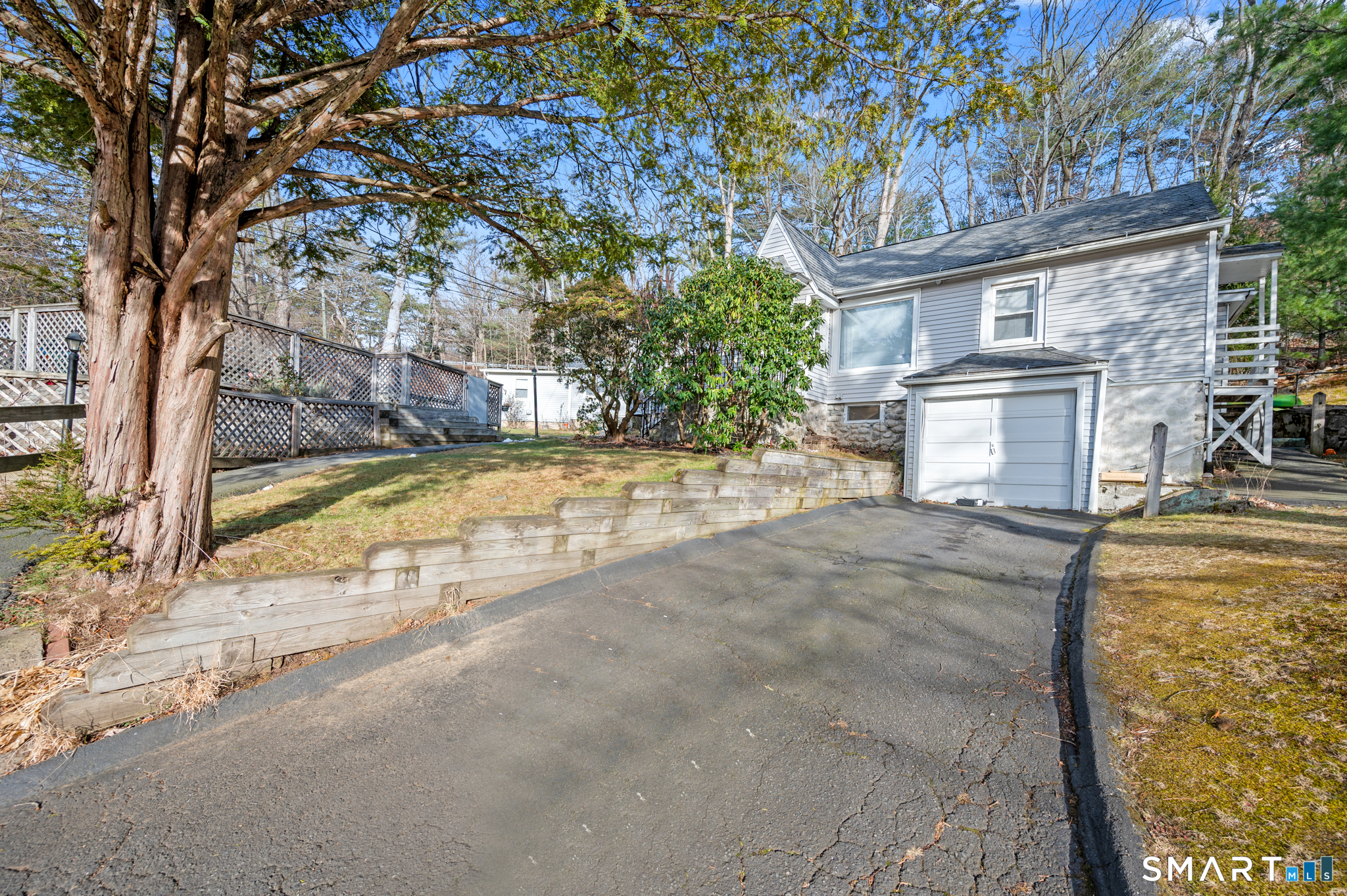 10 Old Waterbury Road