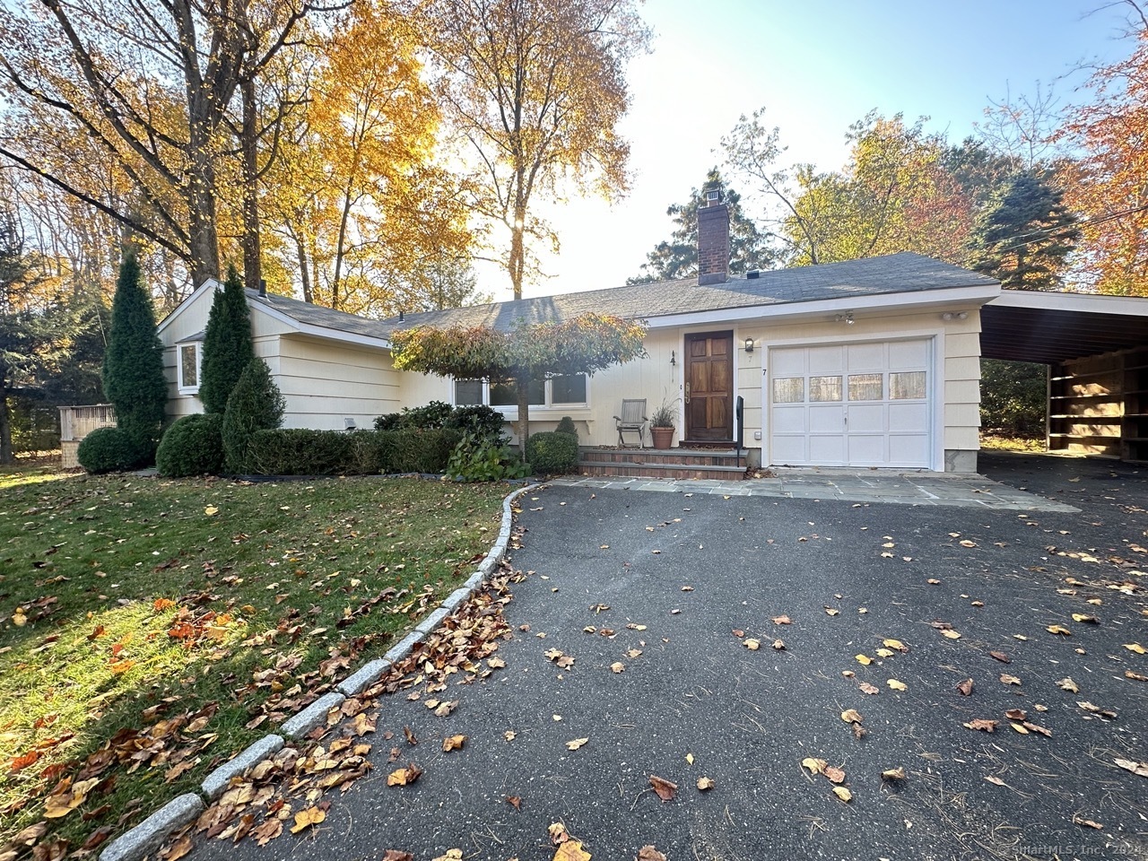 7 Peaceful Lane, Norwalk, Connecticut - 3 Bedrooms  
1 Bathrooms  
5 Rooms - 