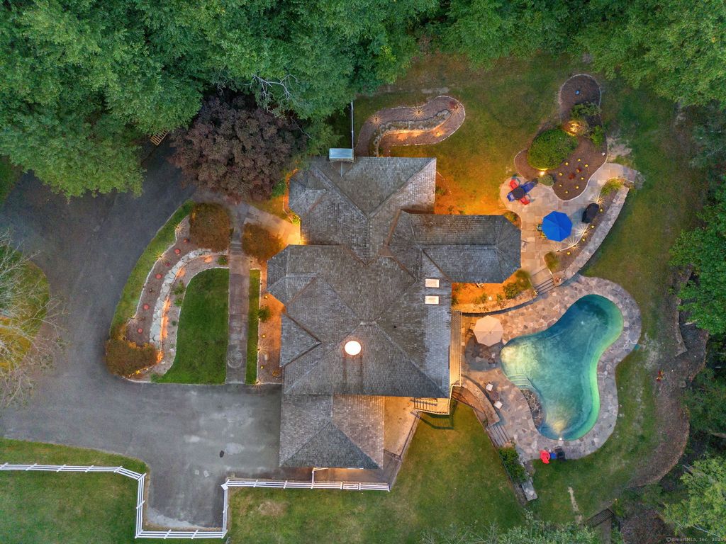 Photo of 24 Roxbury Road, Woodbury, CT 06798 (MLS # 24132695)