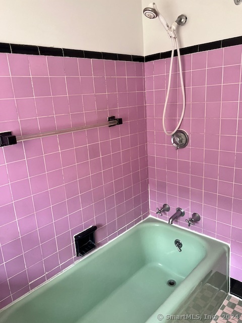 Groton, Connecticut 06355, United States, 2 Bedrooms Bedrooms, ,1 BathroomBathrooms,Residential,Active,190258