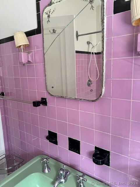 Groton, Connecticut 06355, United States, 2 Bedrooms Bedrooms, ,1 BathroomBathrooms,Residential,Active,190258