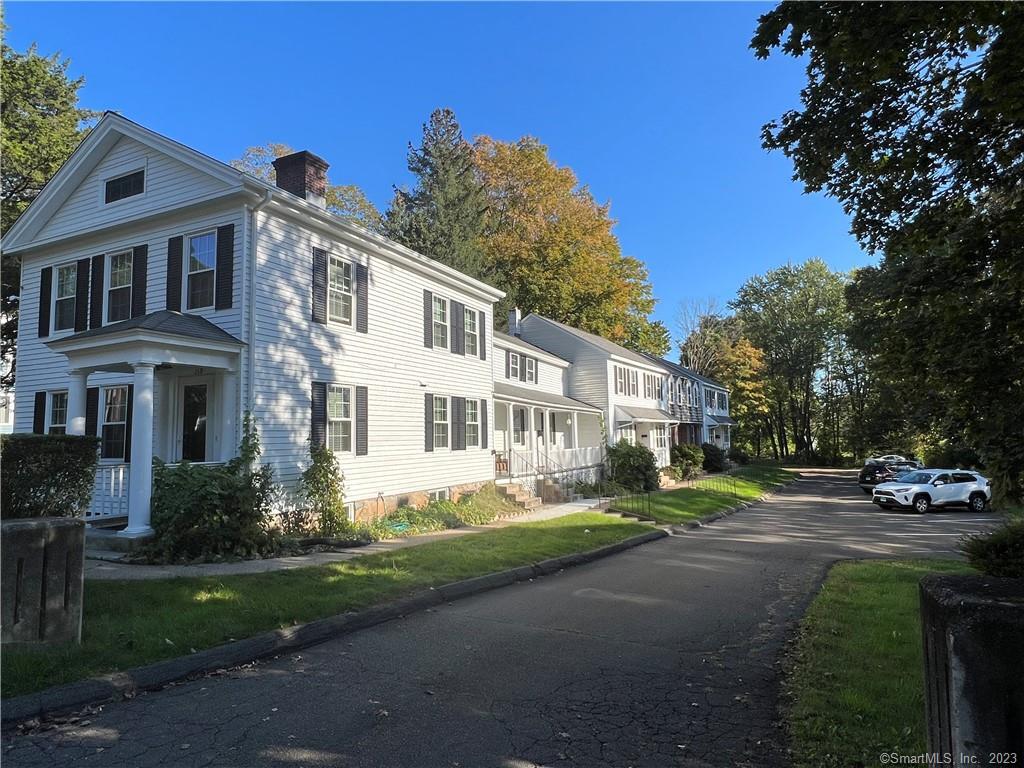 E Main Street 3, Branford, Connecticut - 1 Bedrooms  
1 Bathrooms  
3 Rooms - 