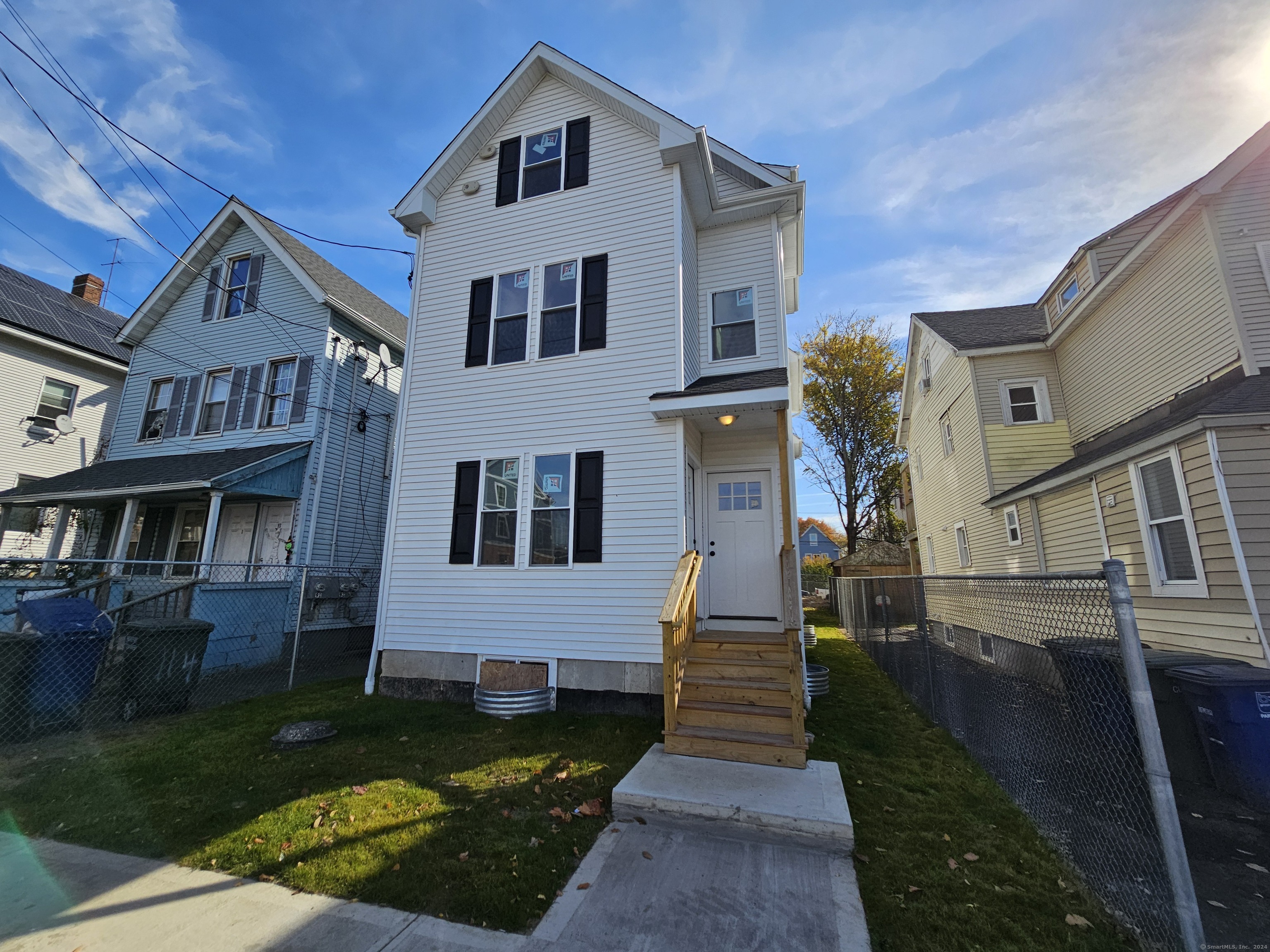 Rental Property at 99 Johnson Street 2, Bridgeport, Connecticut - Bedrooms: 4 
Bathrooms: 2 
Rooms: 6  - $3,000 MO.