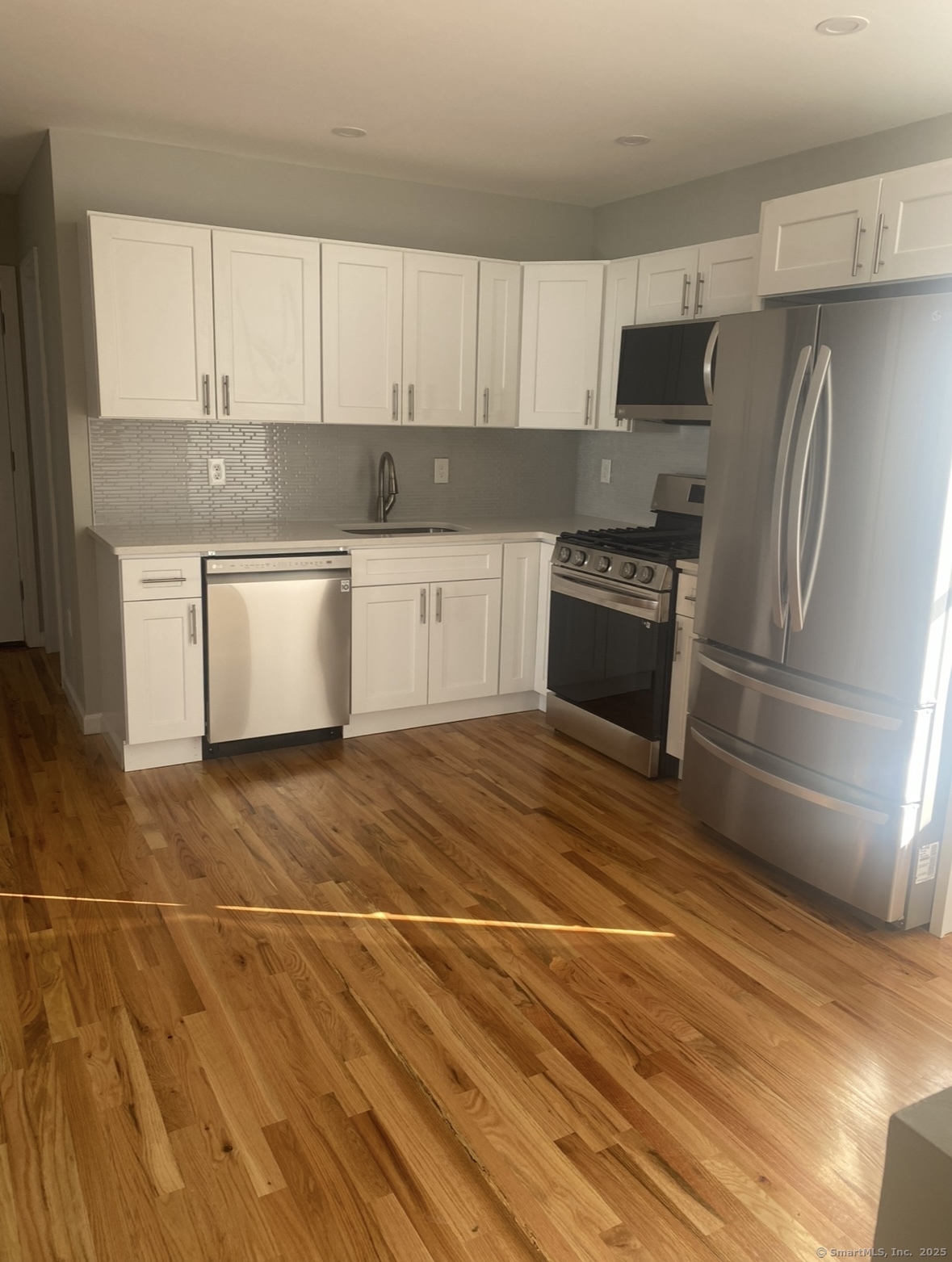 Hallett Street, Bridgeport, Connecticut - 4 Bedrooms  
2 Bathrooms  
7 Rooms - 