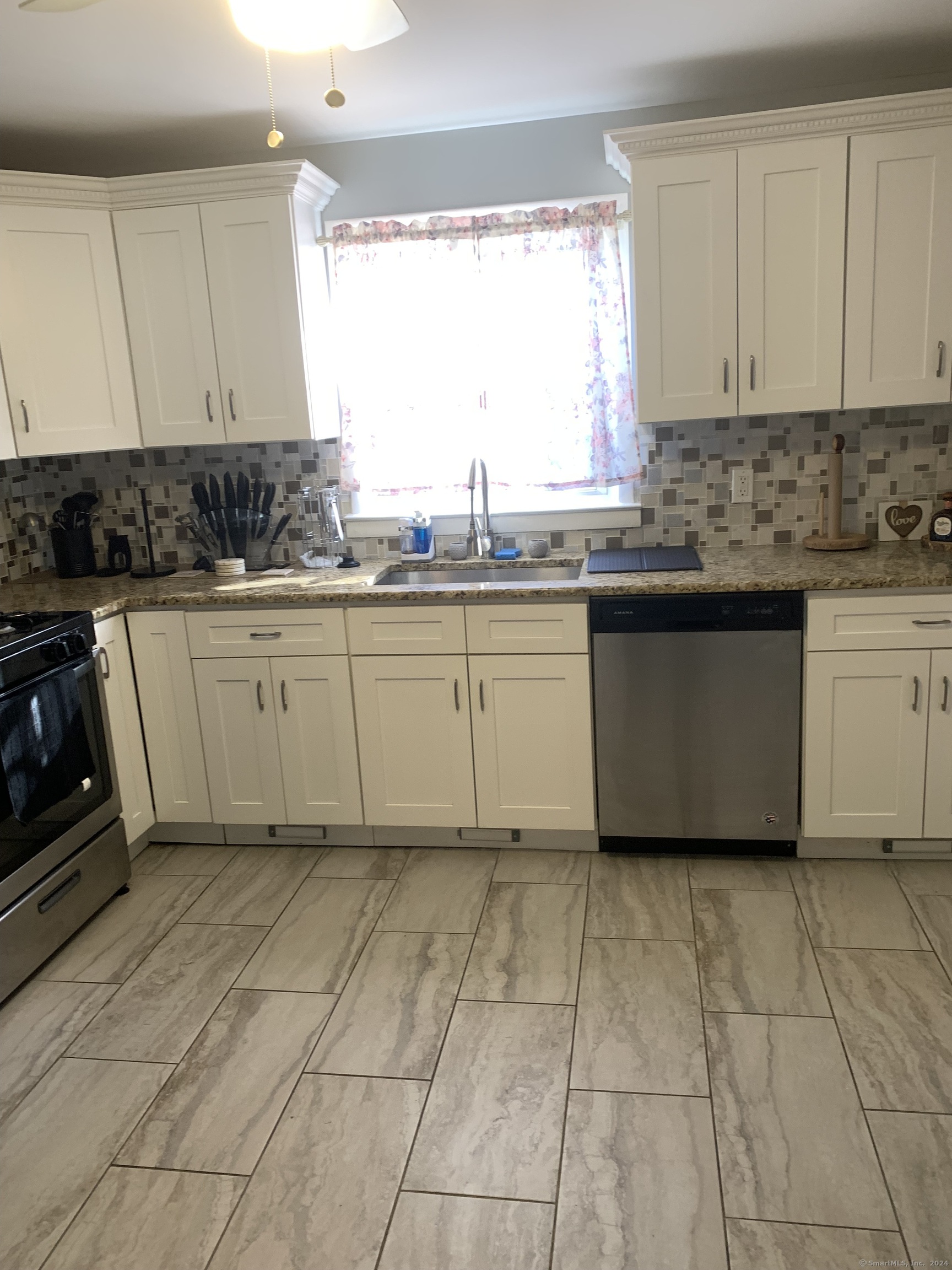 243 Sunshine Circle, Bridgeport, Connecticut image 18