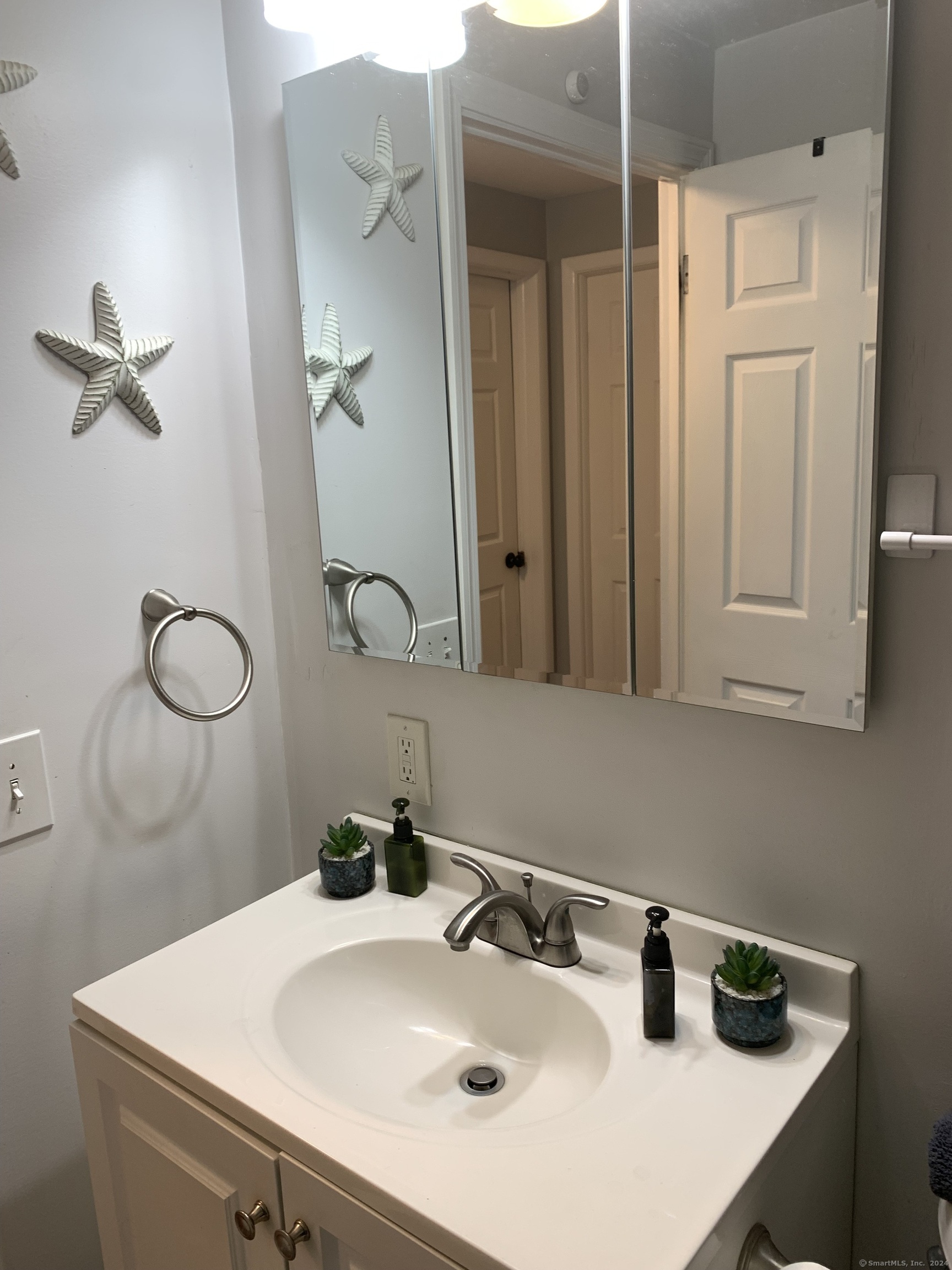 243 Sunshine Circle, Bridgeport, Connecticut image 15