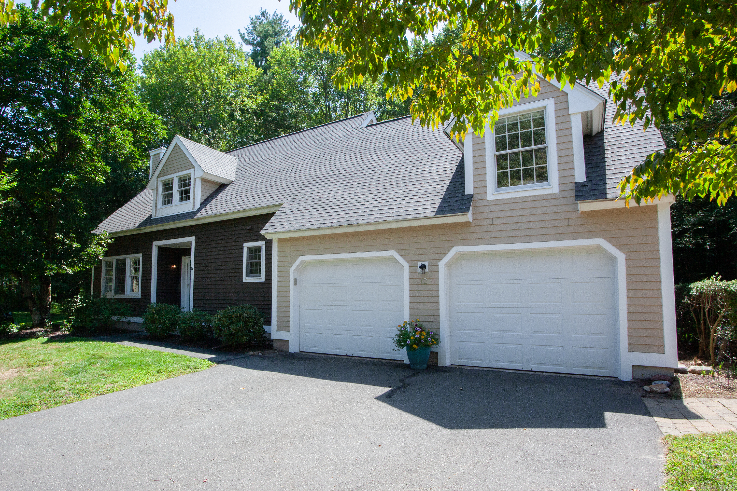 Granby, Connecticut 06035, United States, 3 Bedrooms Bedrooms, ,3 BathroomsBathrooms,Residential,Pending,191830