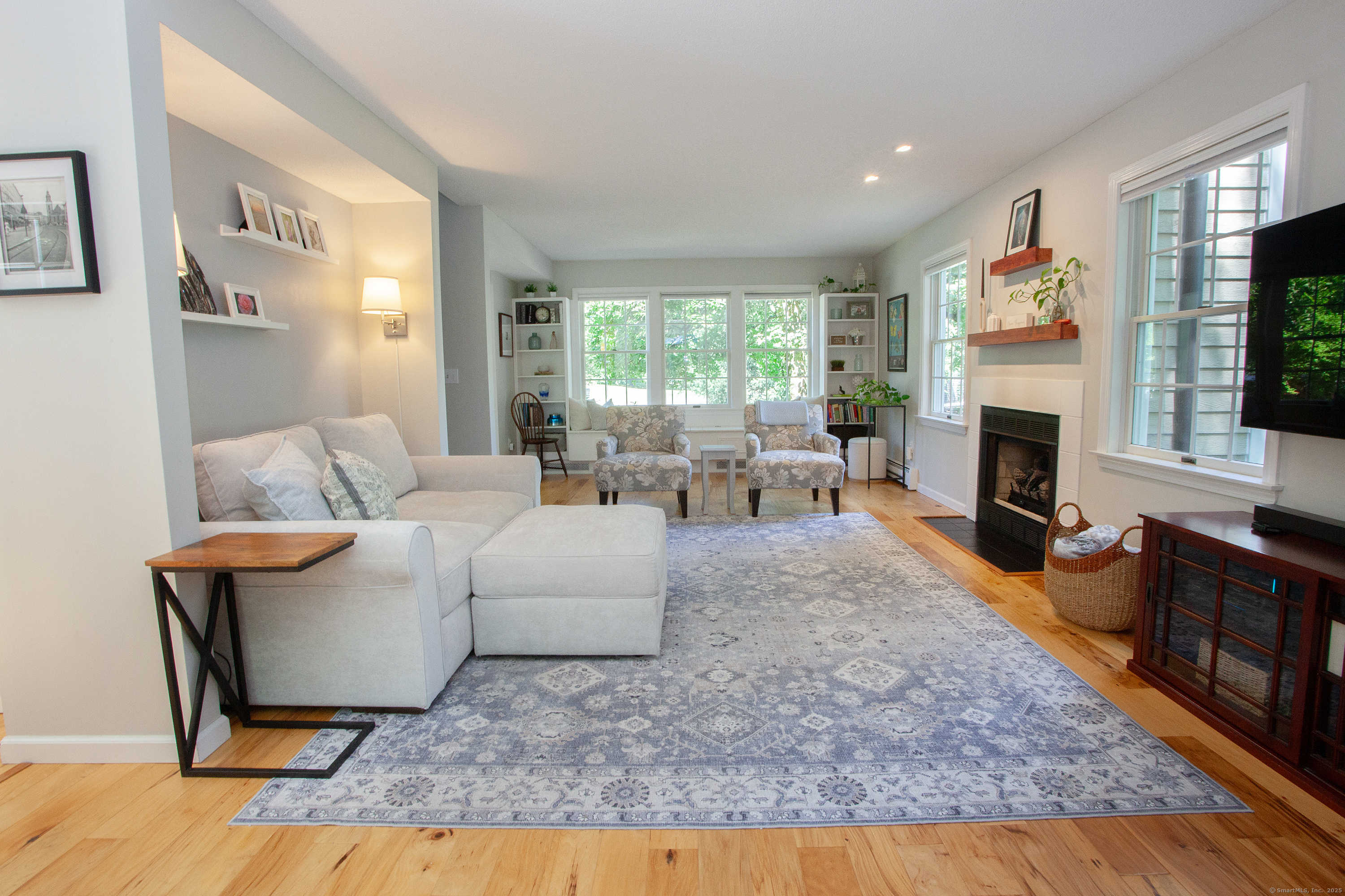 Granby, Connecticut 06035, United States, 3 Bedrooms Bedrooms, ,3 BathroomsBathrooms,Residential,Pending,191830