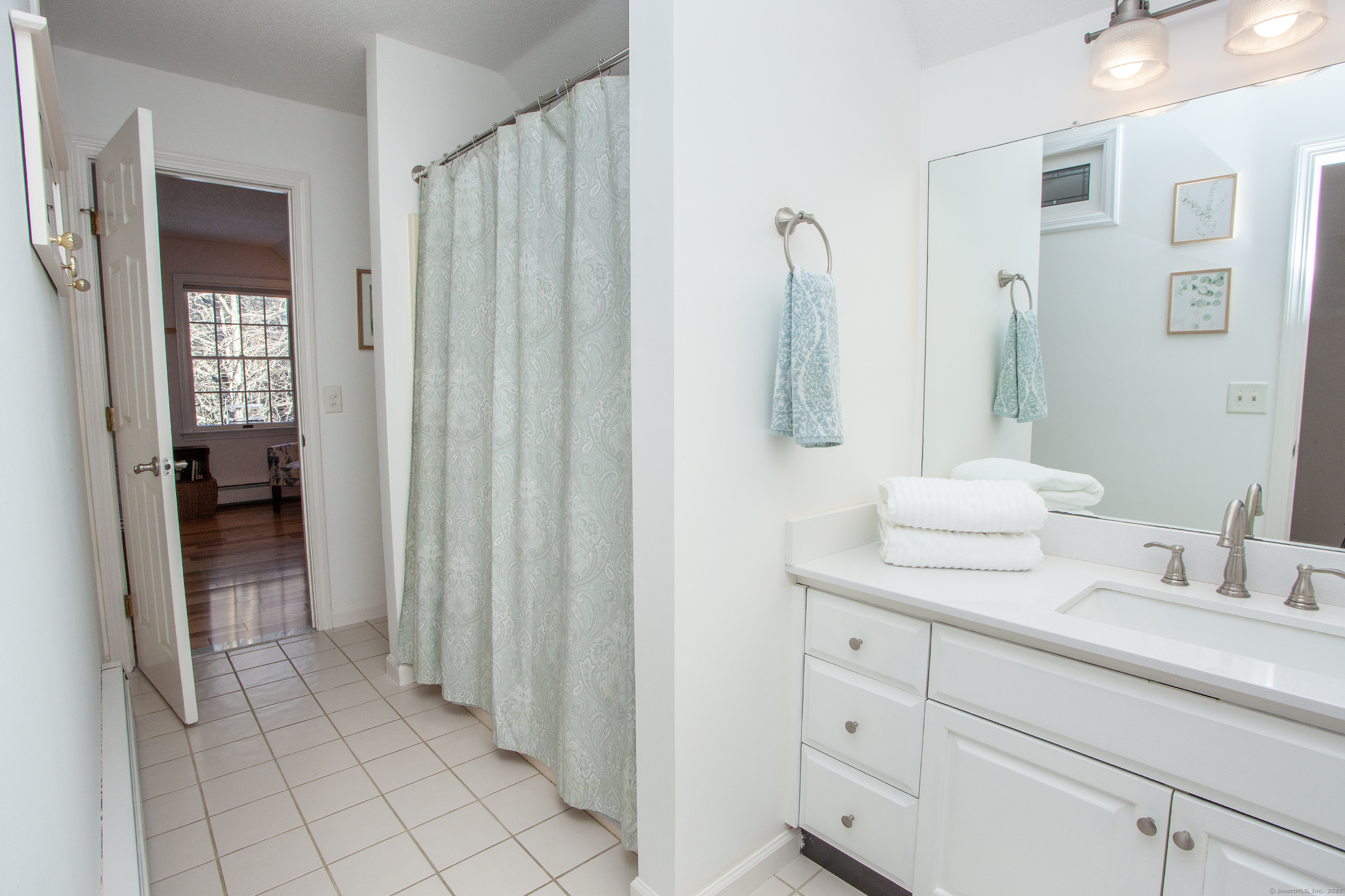 Granby, Connecticut 06035, United States, 3 Bedrooms Bedrooms, ,3 BathroomsBathrooms,Residential,Pending,191830