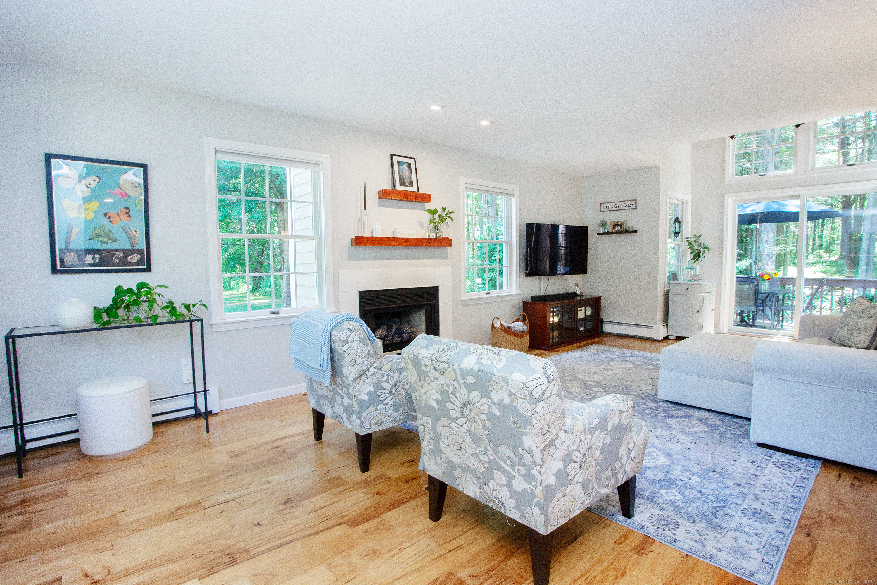 Granby, Connecticut 06035, United States, 3 Bedrooms Bedrooms, ,3 BathroomsBathrooms,Residential,Pending,191830