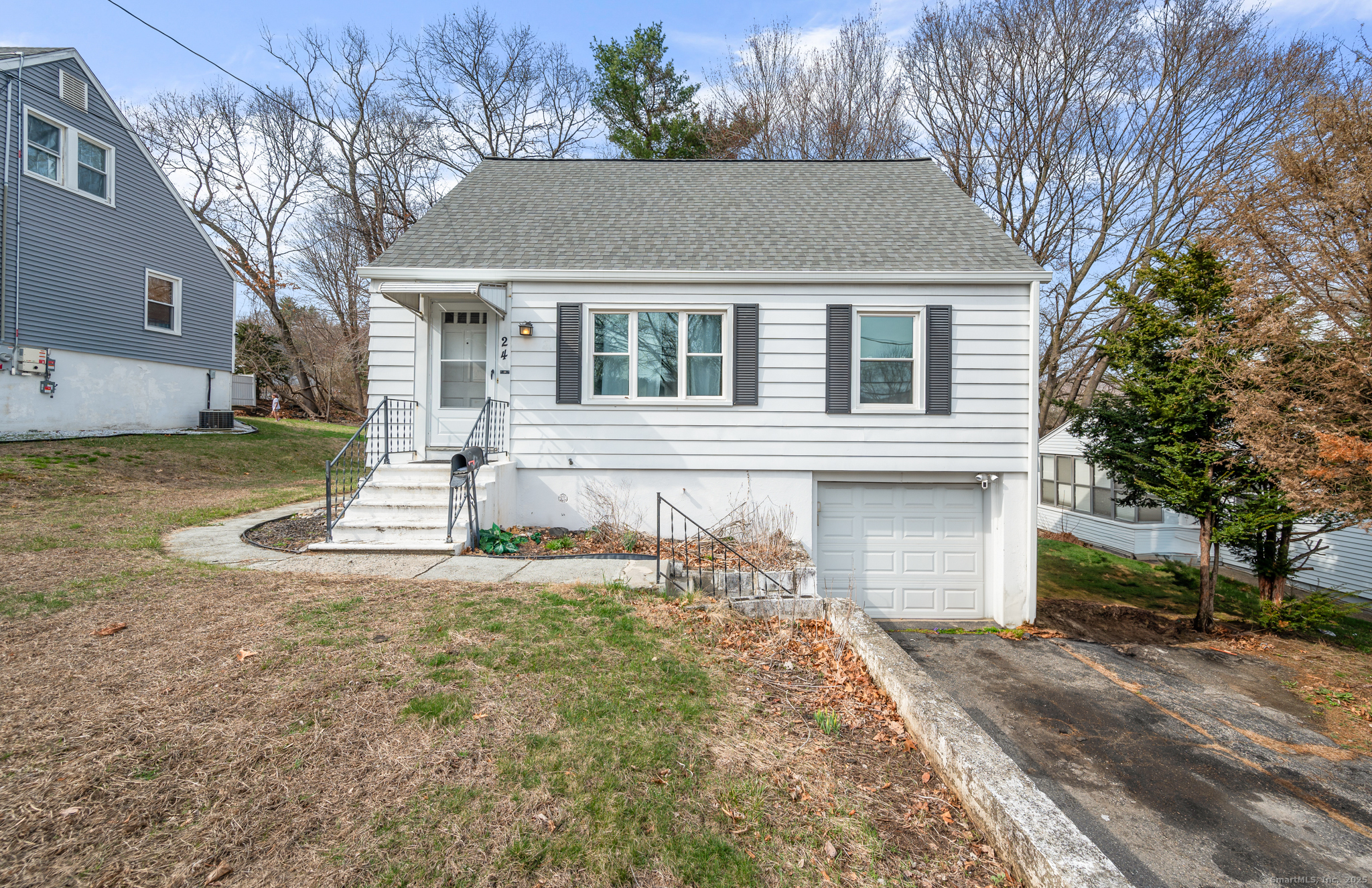 Deerfield Avenue, Waterbury, Connecticut - 4 Bedrooms  
1 Bathrooms  
7 Rooms - 