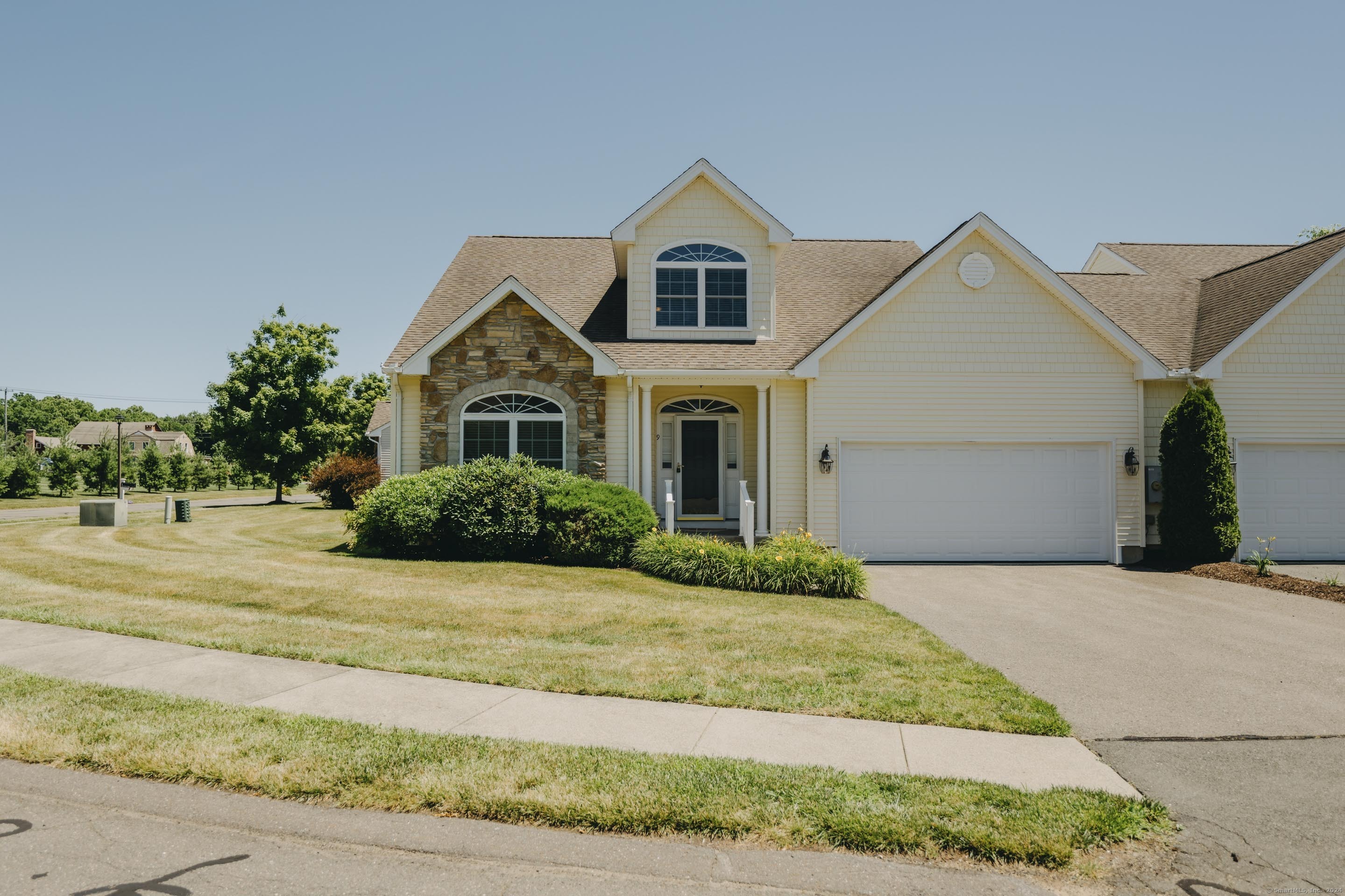 View Suffield, CT 06078 townhome