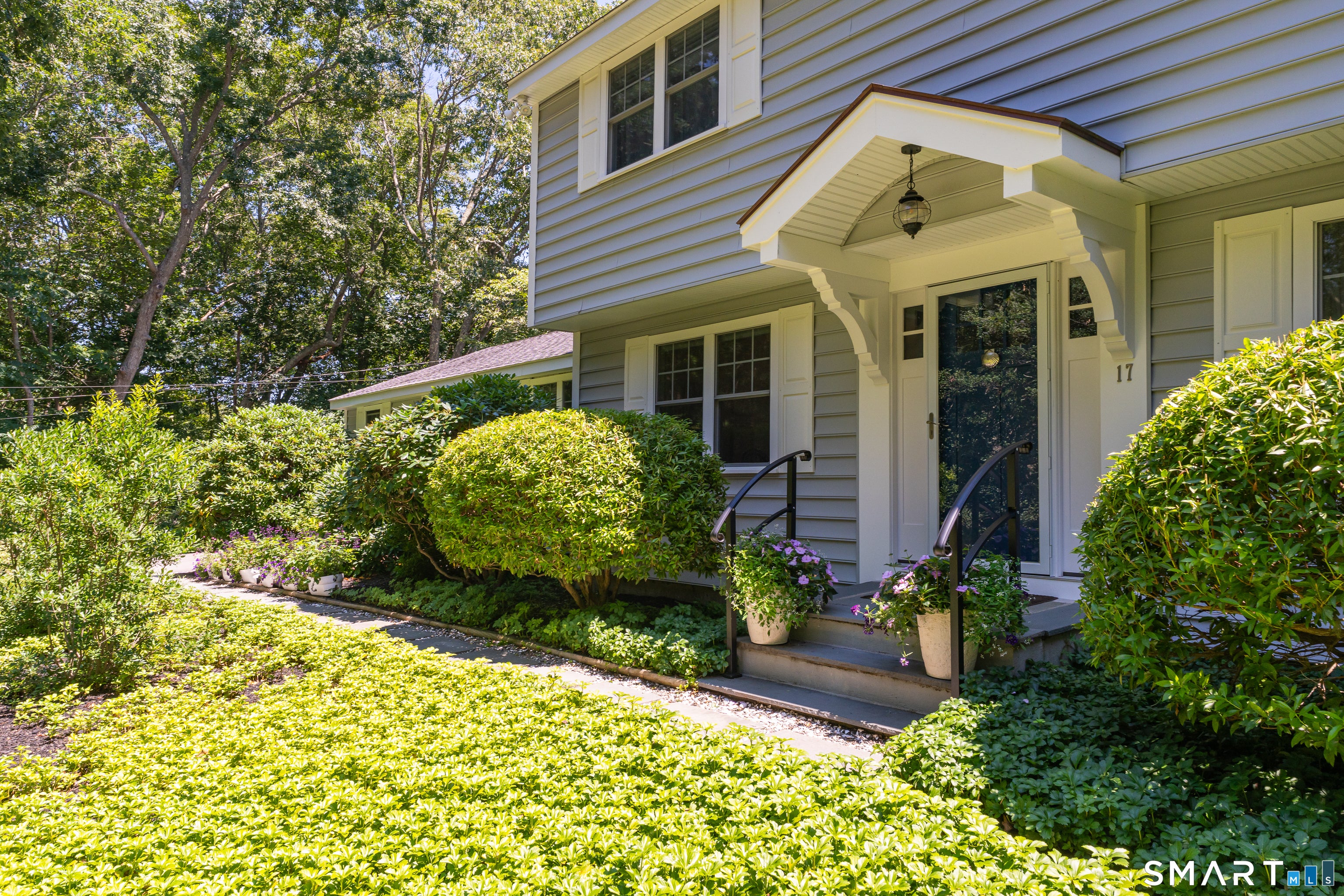 17 Oakridge Drive