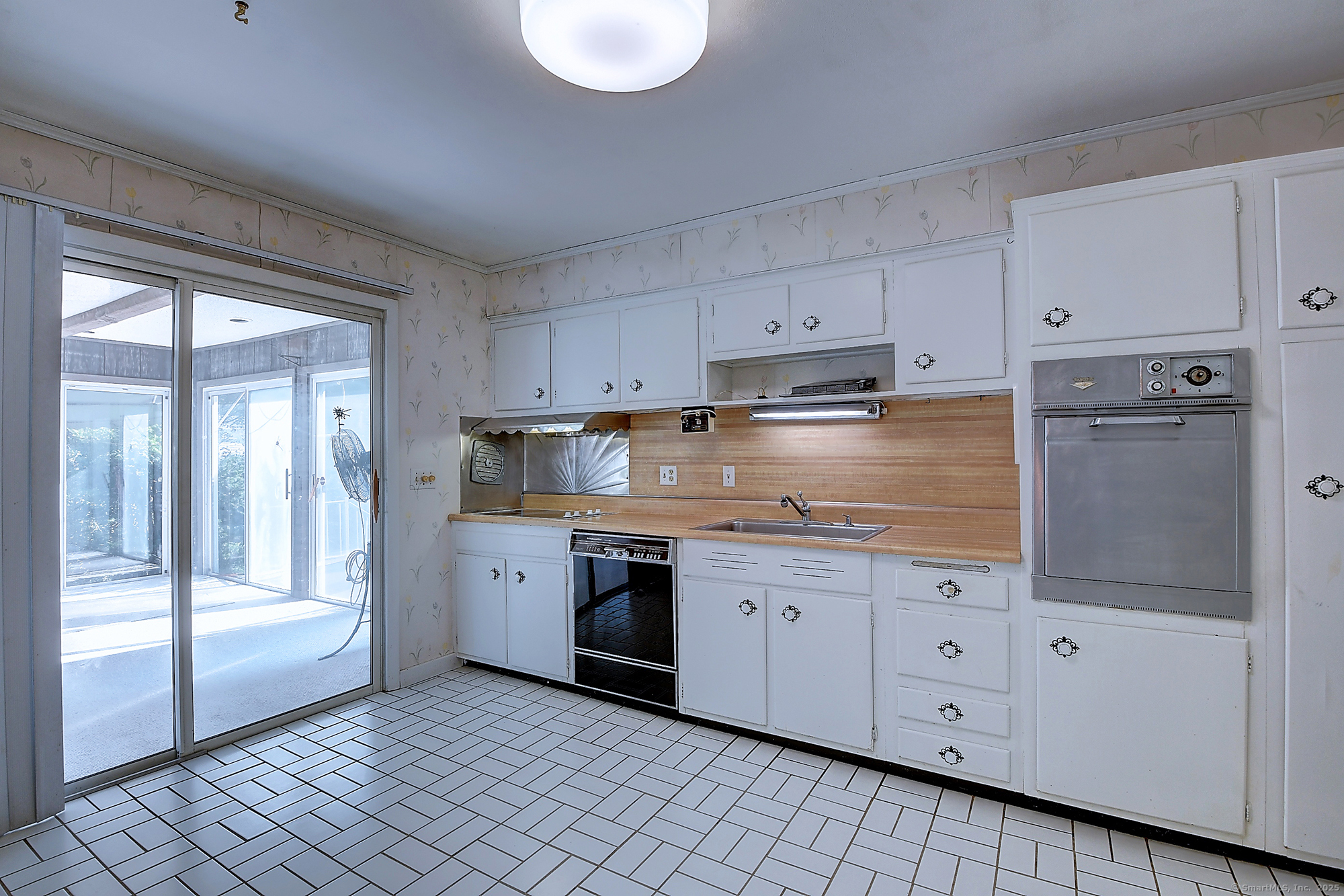 West Hartford, Connecticut 06107, United States, 3 Bedrooms Bedrooms, ,2 BathroomsBathrooms,Residential,Active,190981