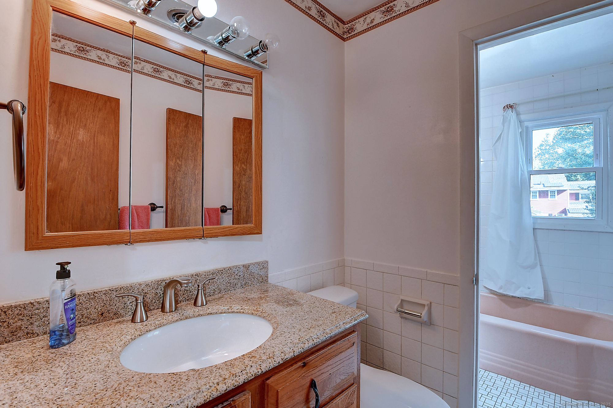 West Hartford, Connecticut 06107, United States, 3 Bedrooms Bedrooms, ,2 BathroomsBathrooms,Residential,Active,190981