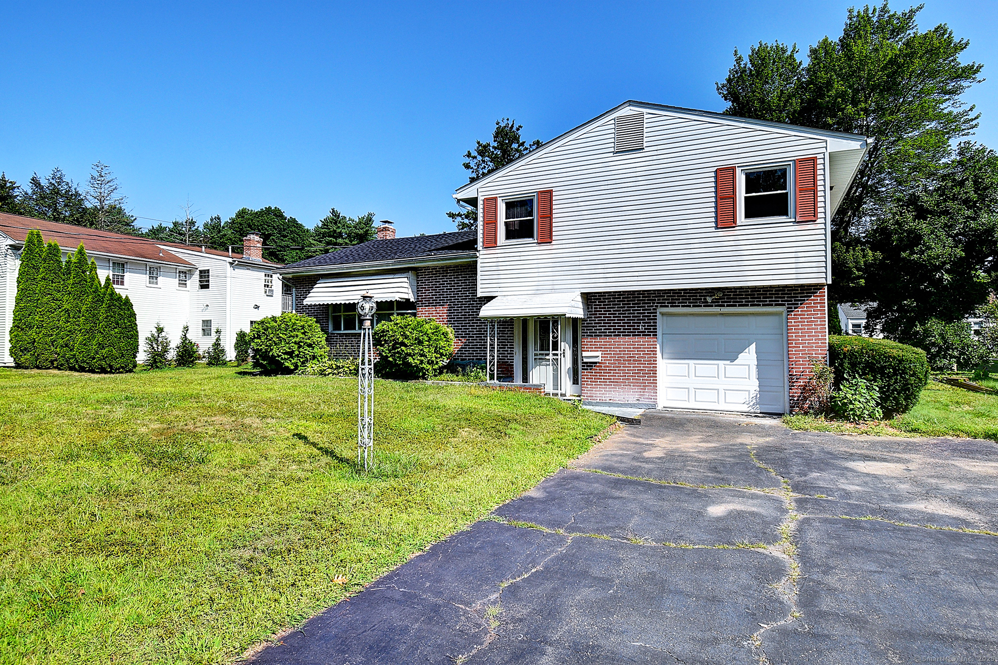 West Hartford, Connecticut 06107, United States, 3 Bedrooms Bedrooms, ,2 BathroomsBathrooms,Residential,Active,190981