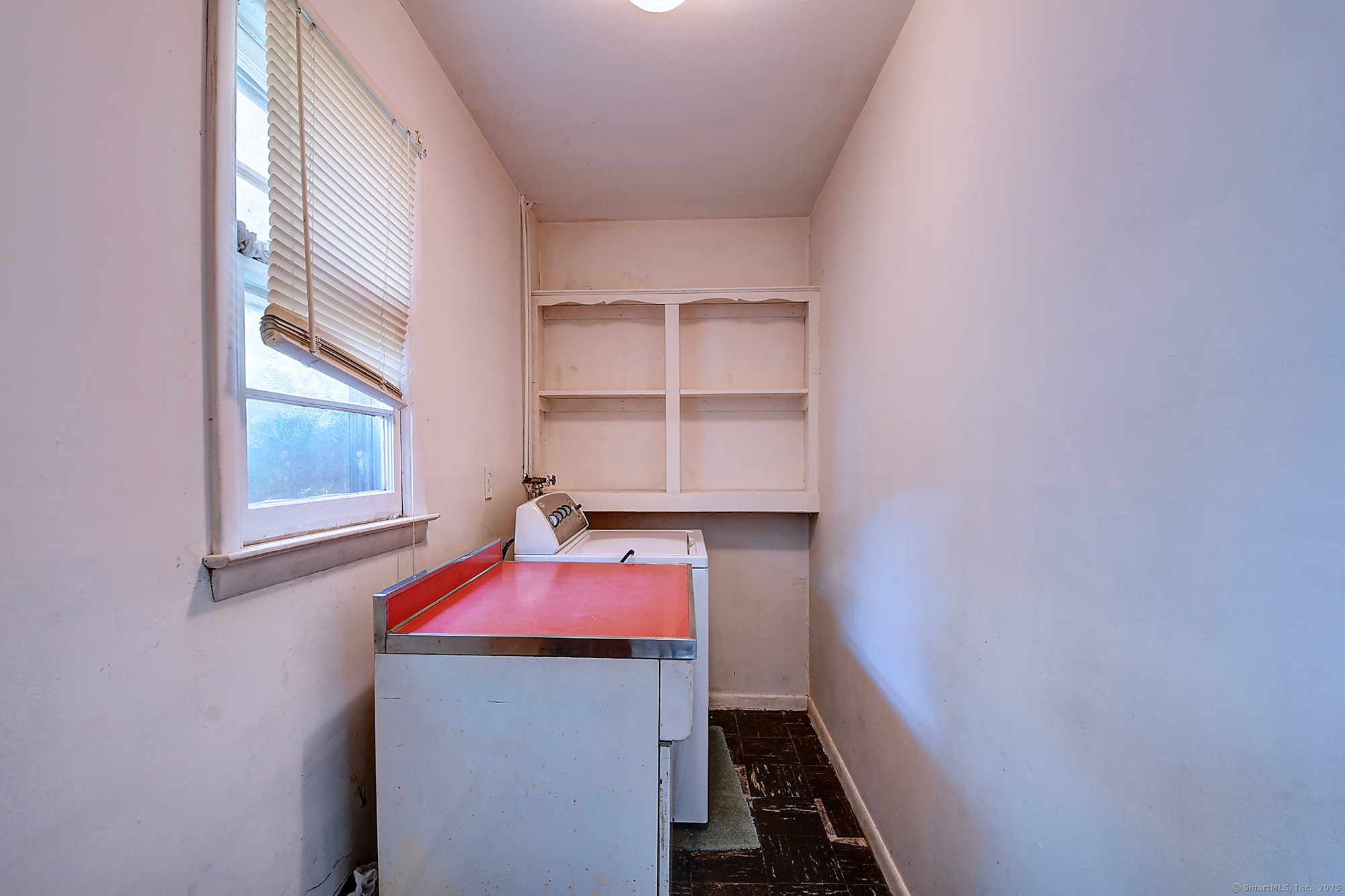 West Hartford, Connecticut 06107, United States, 3 Bedrooms Bedrooms, ,2 BathroomsBathrooms,Residential,Active,190981