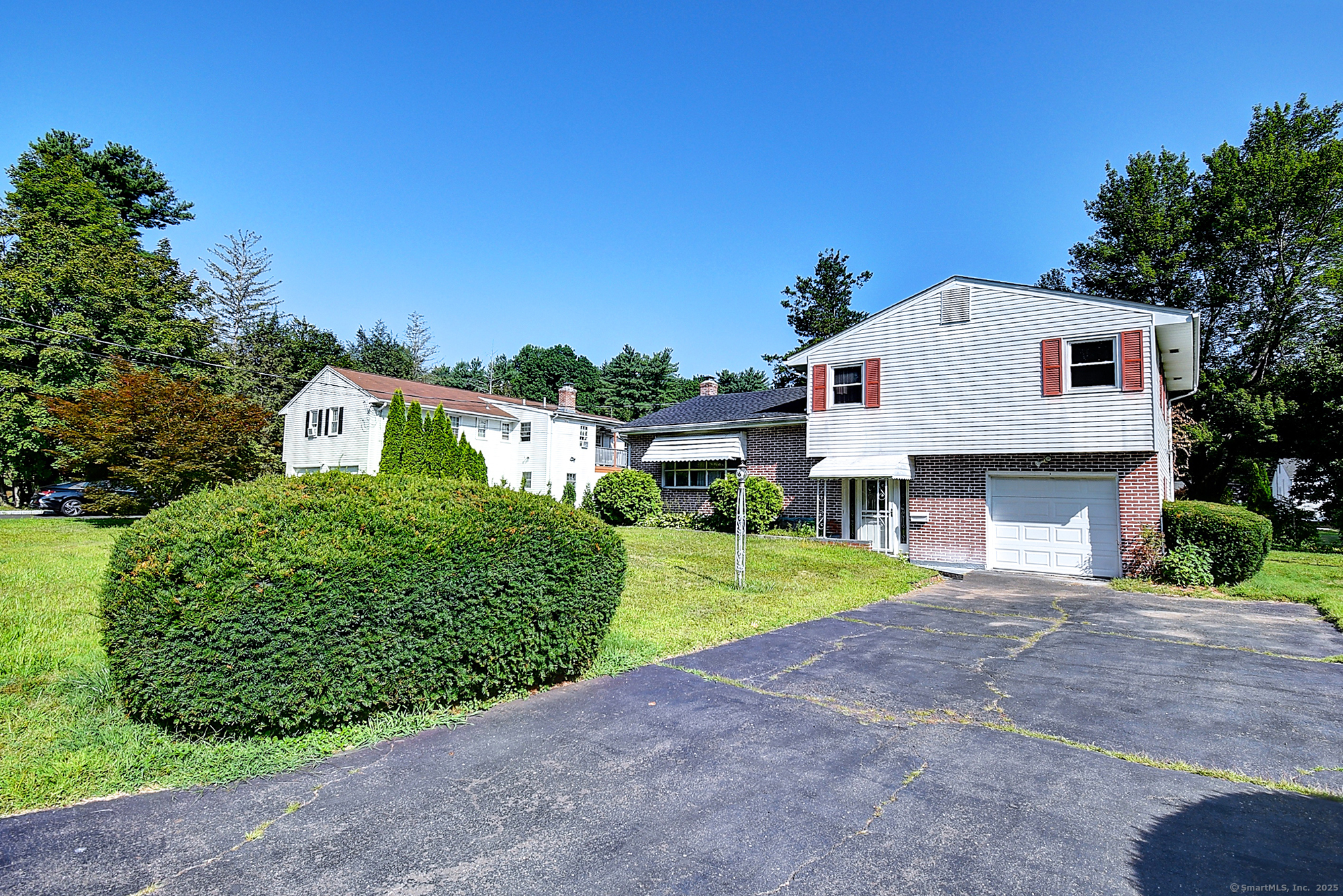 West Hartford, Connecticut 06107, United States, 3 Bedrooms Bedrooms, ,2 BathroomsBathrooms,Residential,Active,190981