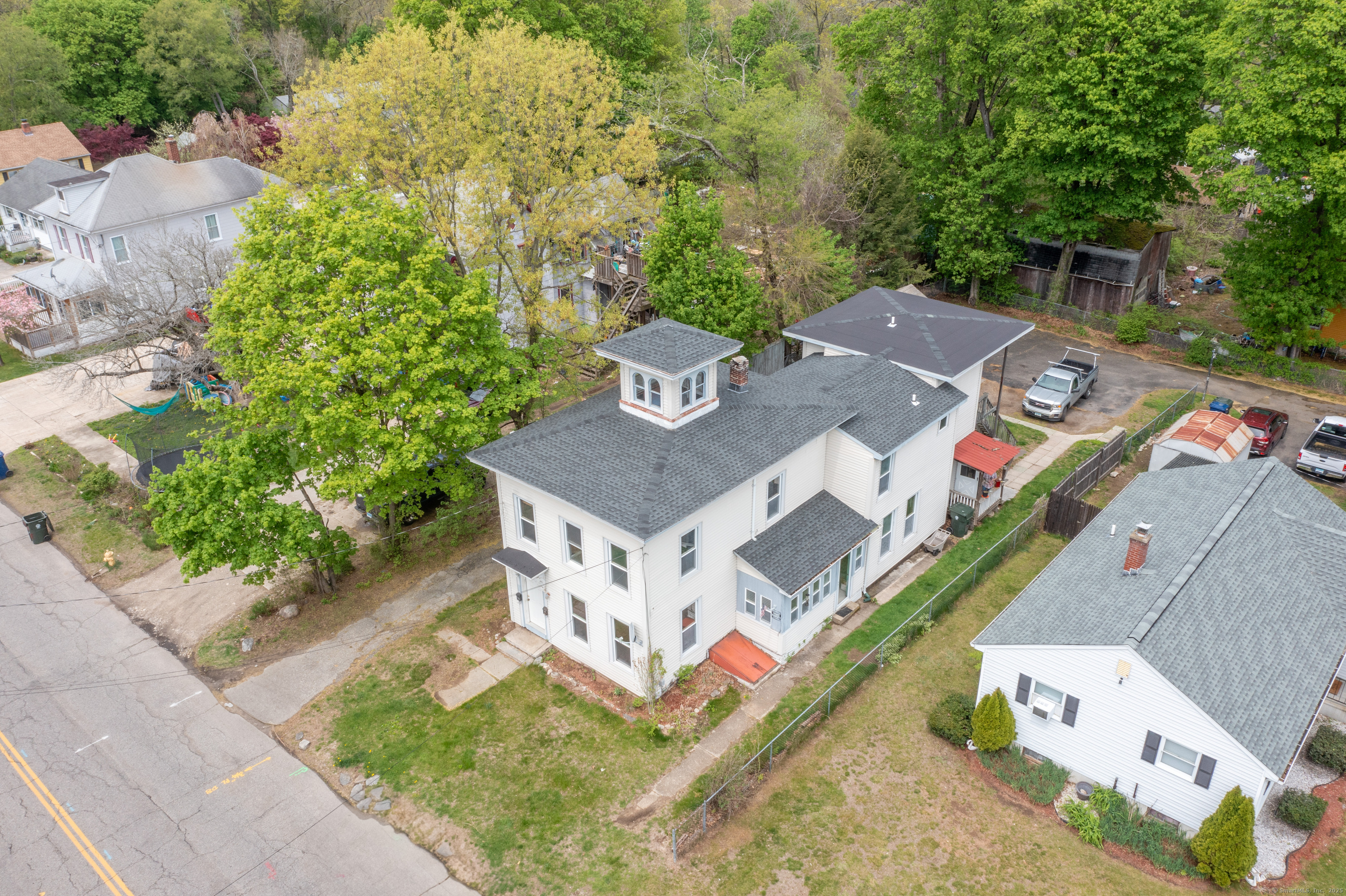 Pleasant Street, Windham, Connecticut - 6 Bedrooms  
3 Bathrooms  
13 Rooms - 