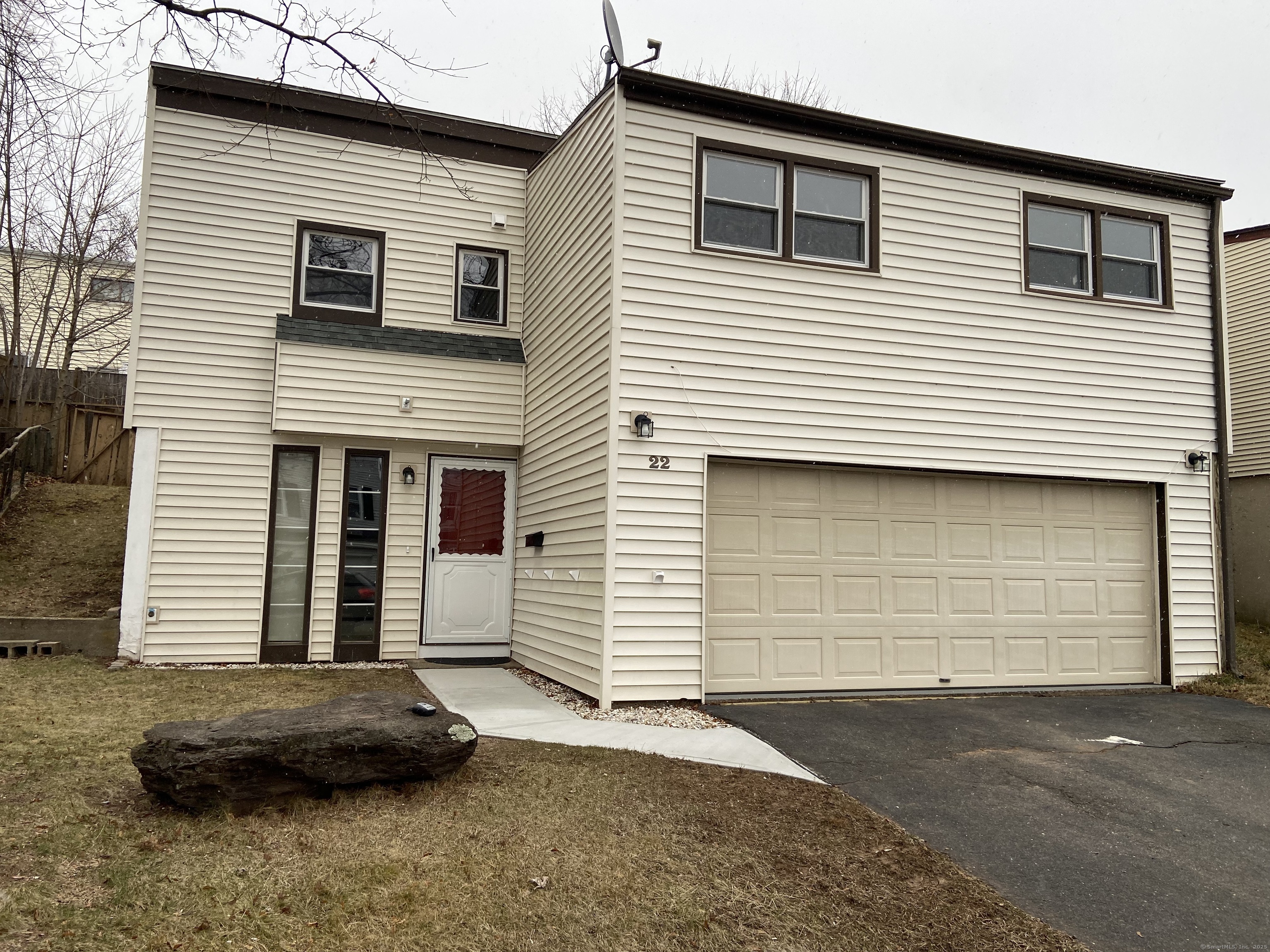 22 Afton Terrace, Middletown, Connecticut - 3 Bedrooms  
2 Bathrooms  
6 Rooms - 