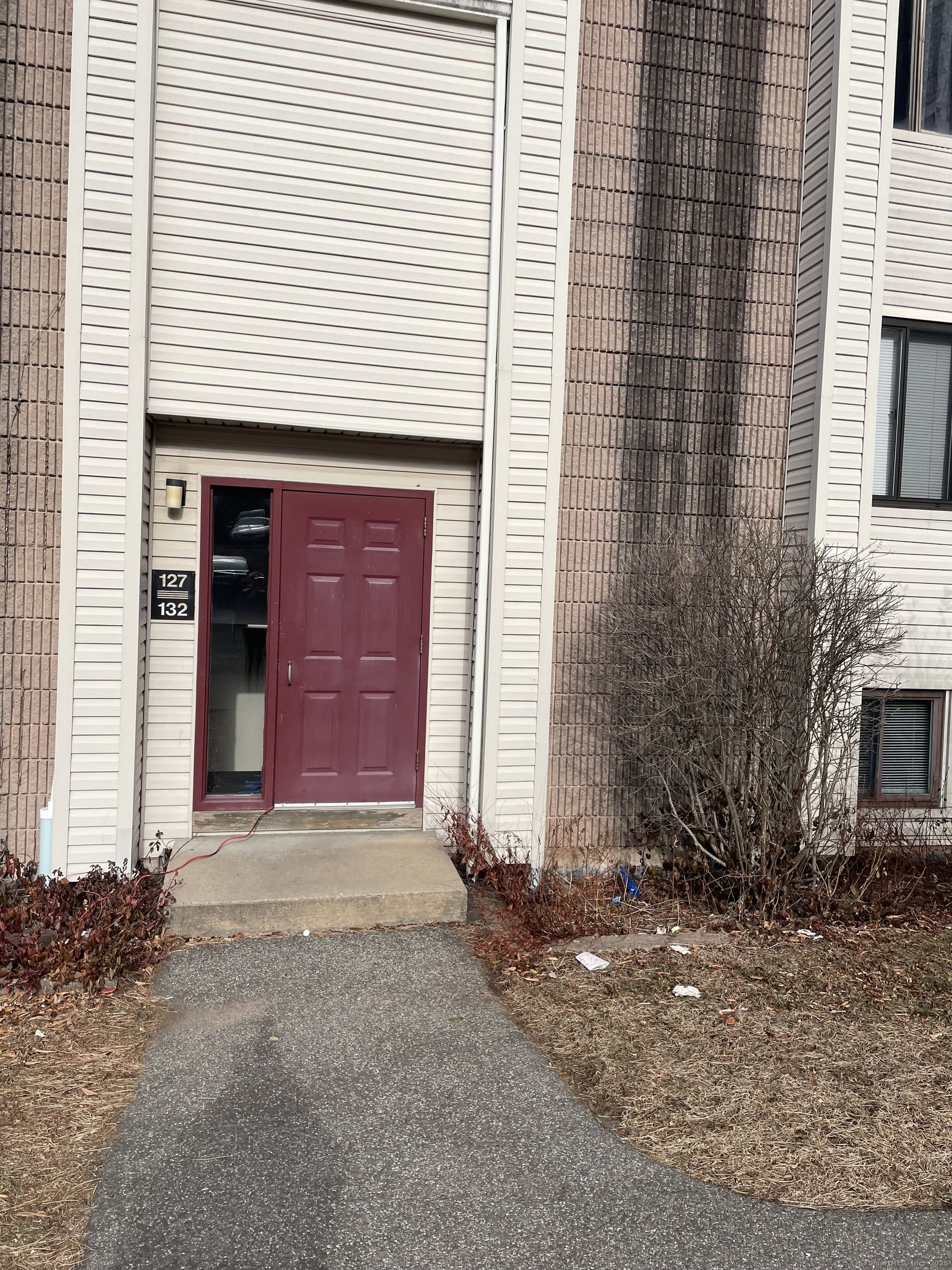 Rental Property at Burgundy Hill Lane, Middletown, Connecticut - Bedrooms: 1 
Bathrooms: 1 
Rooms: 3  - $1,350 MO.