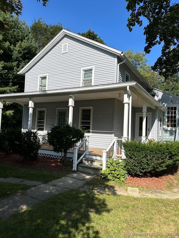 S Lake Street, Litchfield, Connecticut - 2 Bedrooms  
1 Bathrooms  
5 Rooms - 