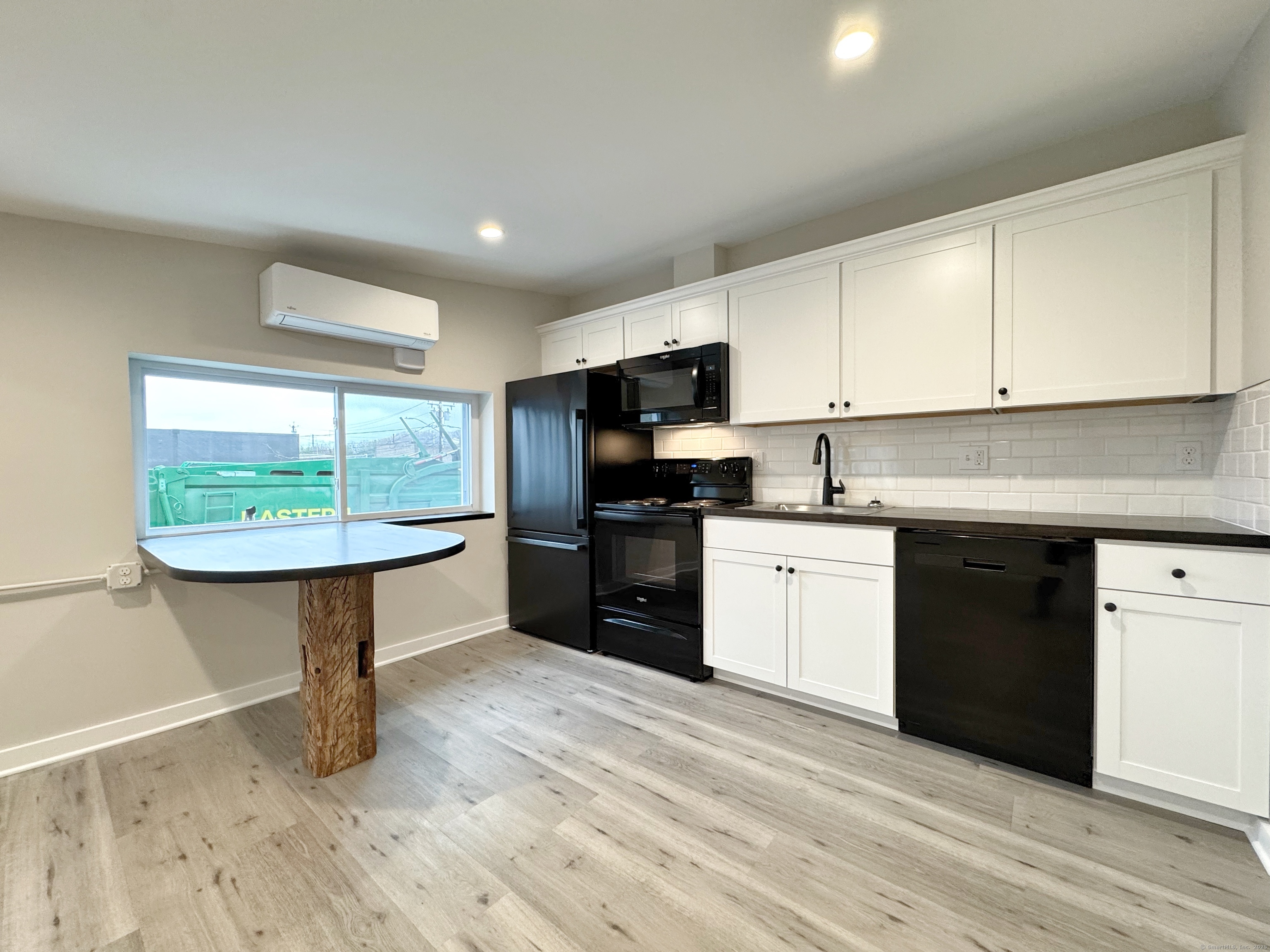 Ruby Street 2, Norwalk, Connecticut - 1 Bedrooms  
1 Bathrooms  
2 Rooms - 