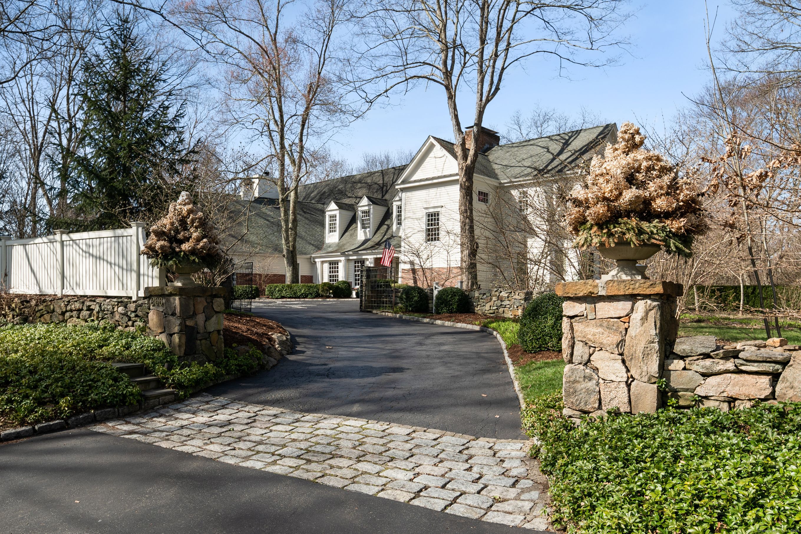 Property for Sale at 266 Weed Street, New Canaan, Connecticut - Bedrooms: 5 
Bathrooms: 6 
Rooms: 11  - $2,495,000