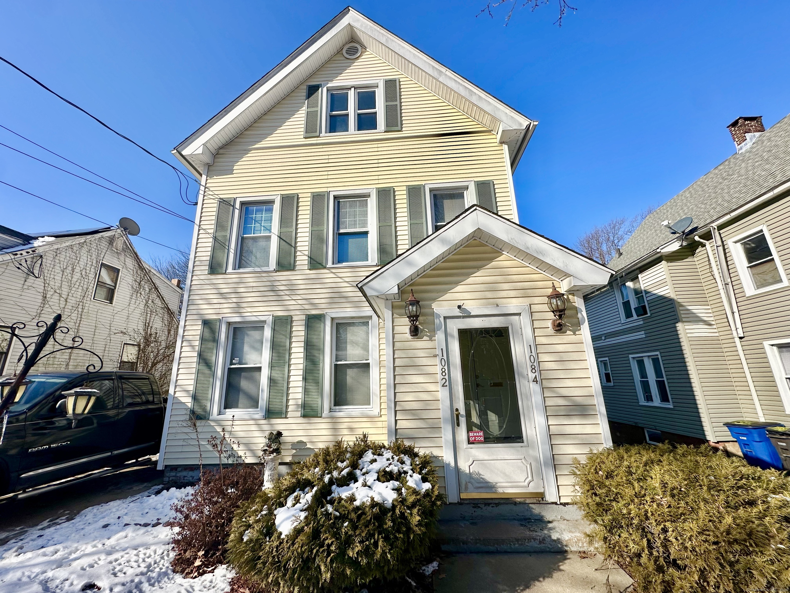 Rental Property at Townsend Avenue 2nd Fl, New Haven, Connecticut - Bedrooms: 4 
Bathrooms: 2 
Rooms: 10  - $2,400 MO.