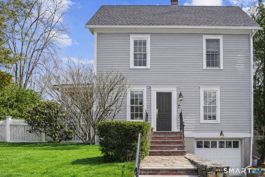 Photo of 26 Taylor Place, Fairfield, CT 06890 (MLS # 24160361)