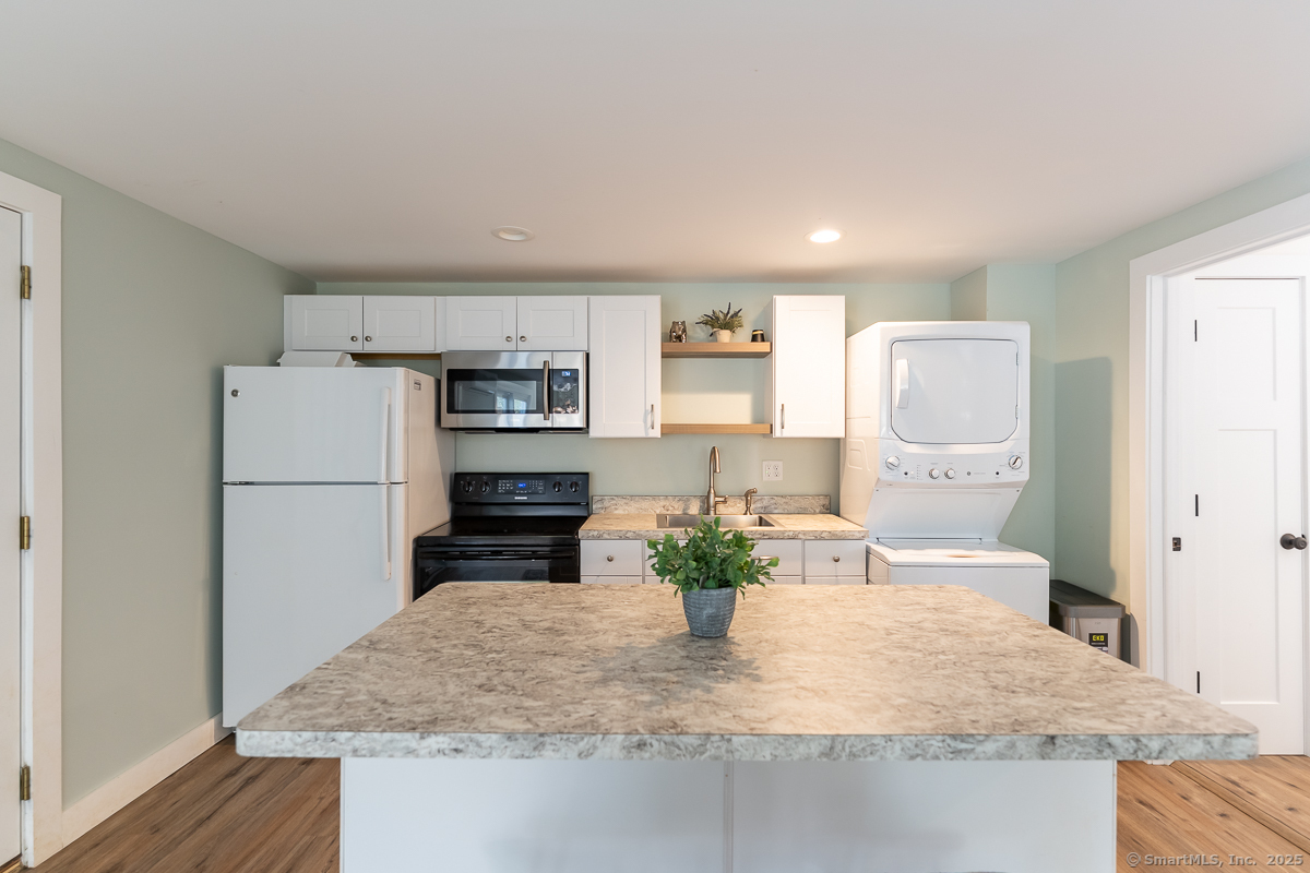 Groton, Connecticut 06355, United States, 4 Bedrooms Bedrooms, ,3 BathroomsBathrooms,Residential,Active,219967