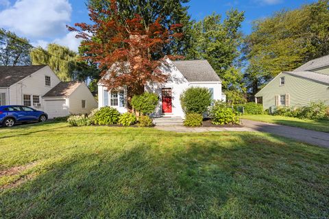 Photo of 11 Farnham Road, West Hartford, CT 06119 (MLS # 24124465)