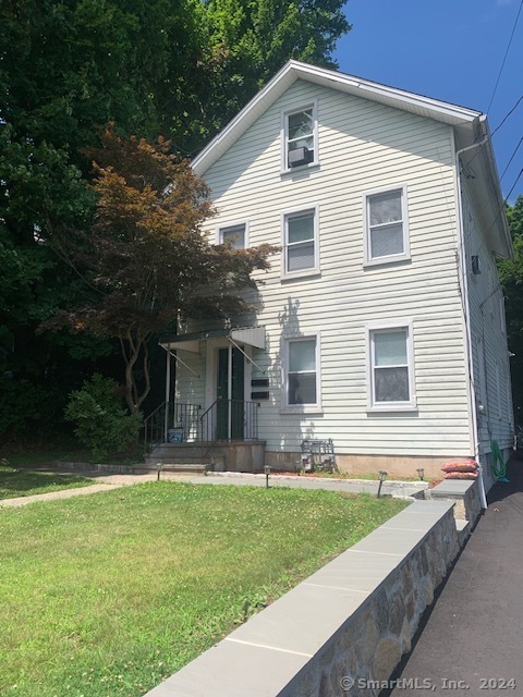 Rental Property at 6 Kellogg Street First Floo, Norwalk, Connecticut - Bedrooms: 2 
Bathrooms: 1 
Rooms: 4  - $2,500 MO.