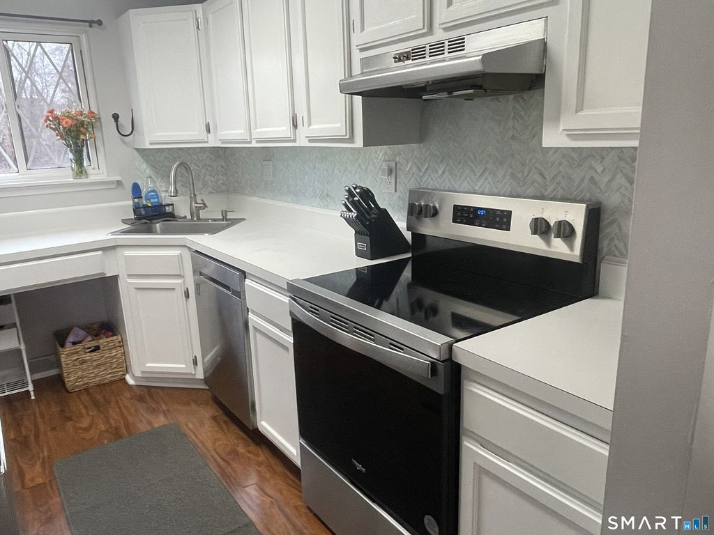 Photo of 204 Cedar Hollow Drive #204, Rocky Hill, CT 06067 (MLS # 24158205)