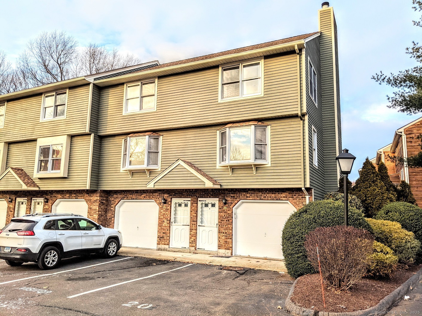N Colony Street Apt 20, Meriden, Connecticut - 2 Bedrooms  
2 Bathrooms  
4 Rooms - 