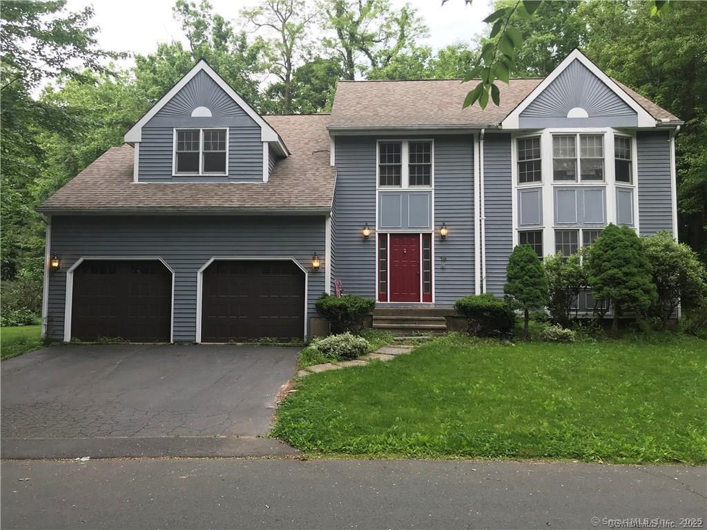 Village View Lane, Farmington, Connecticut - 4 Bedrooms  
3 Bathrooms  
8 Rooms - 